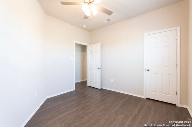 Building Photo - 3bd/2.5ba Townhouse is Seguin