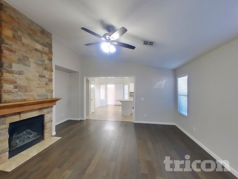 Building Photo - 11049 Zampino St