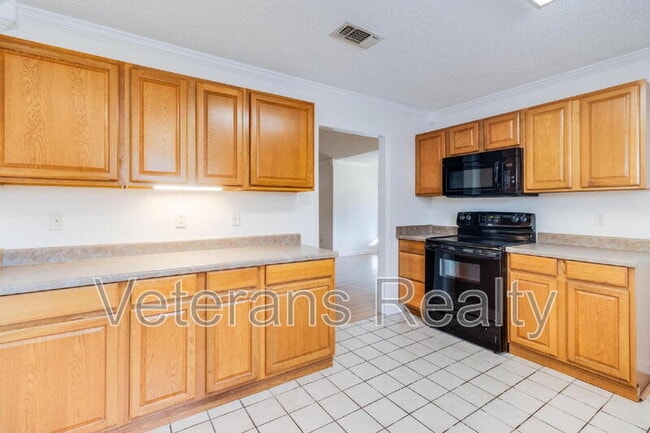 Building Photo - 1210 Spring Dr