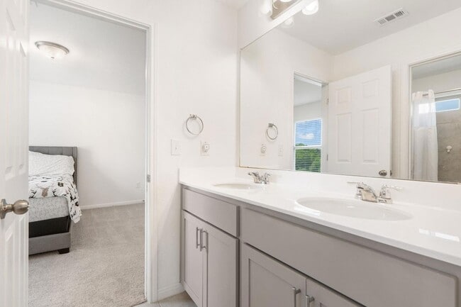 Building Photo - 232 Manassas Dr