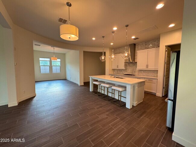 Building Photo - 4511 E Walter Way