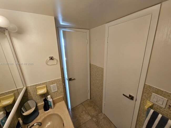 Building Photo - 3000 Marcos Dr