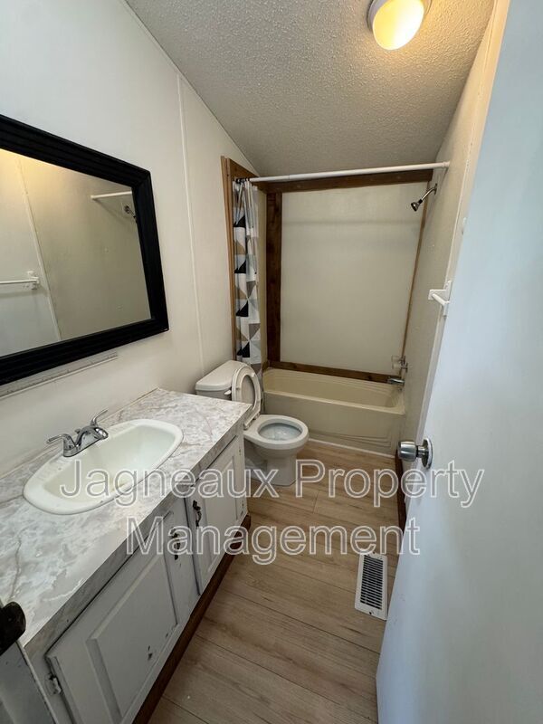 Building Photo - 7113 LA-27