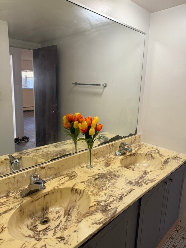 Building Photo - 138 E Bailey Rd