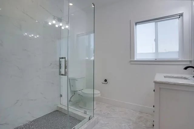 Building Photo - 356 W 15th St