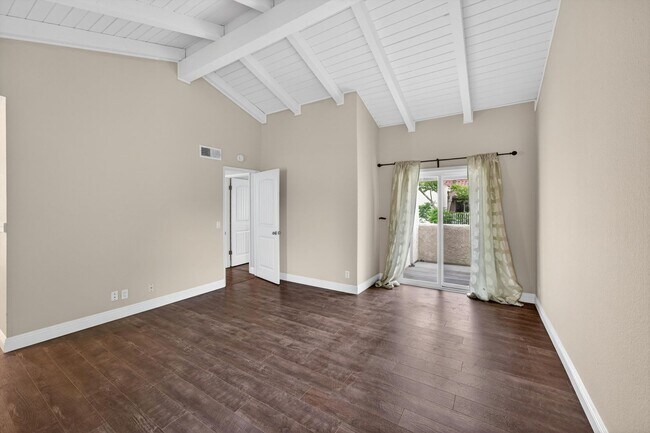Building Photo - HUNTINGTON BEACH HOME - 1.5 Miles from the Beach