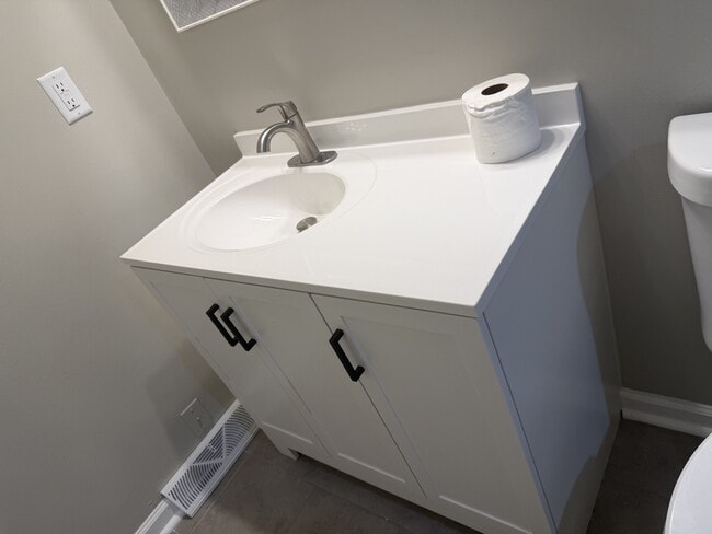 Building Photo - 524 Newcastle Rd