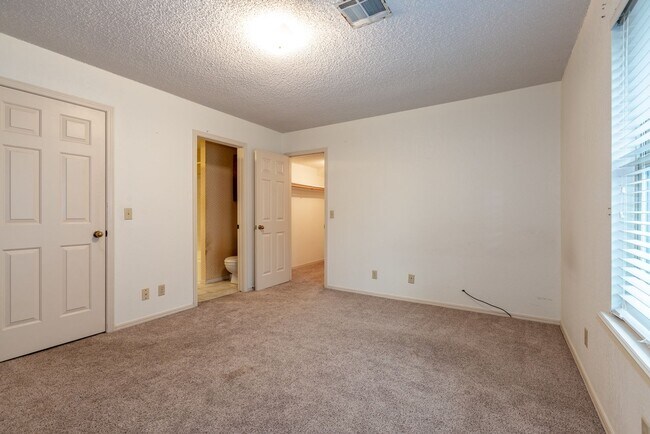 Building Photo - 7236 E 65th St