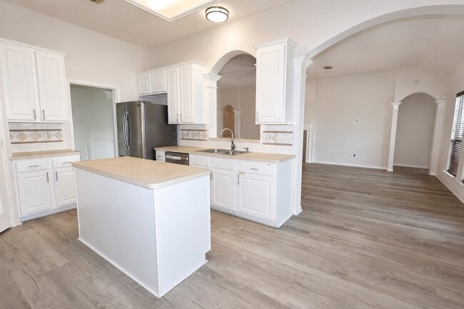 Building Photo - 6343 Big Oak Canyon Dr