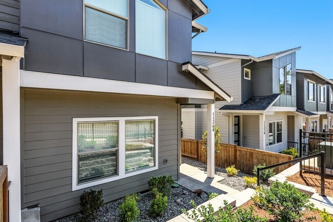 Building Photo - Brand New Townhome in Pleasant Valley Vill...