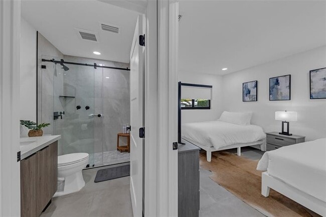 Building Photo - 160 SE 3rd Ct