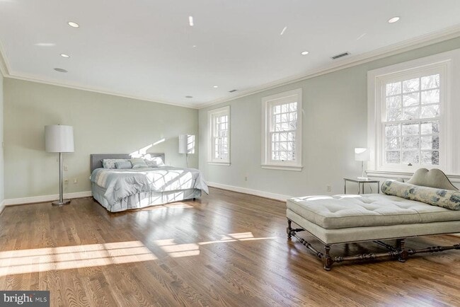 Building Photo - 2425 California St NW