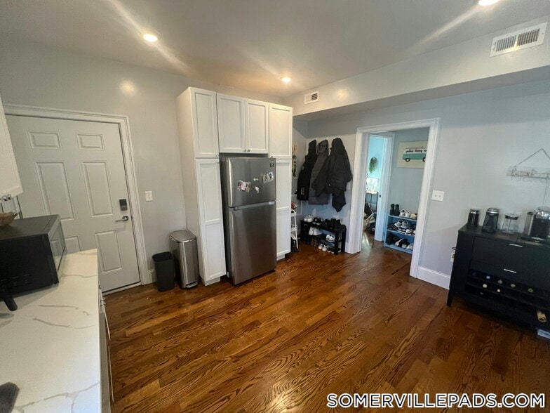 Building Photo - 337 Highland Ave