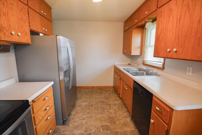 Building Photo - Charming 2-Bedroom Home with Natural Light...