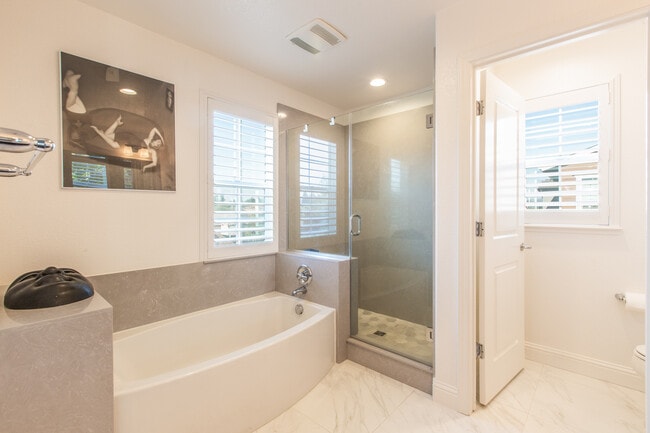 Building Photo - 1110 Healdsburg Ave