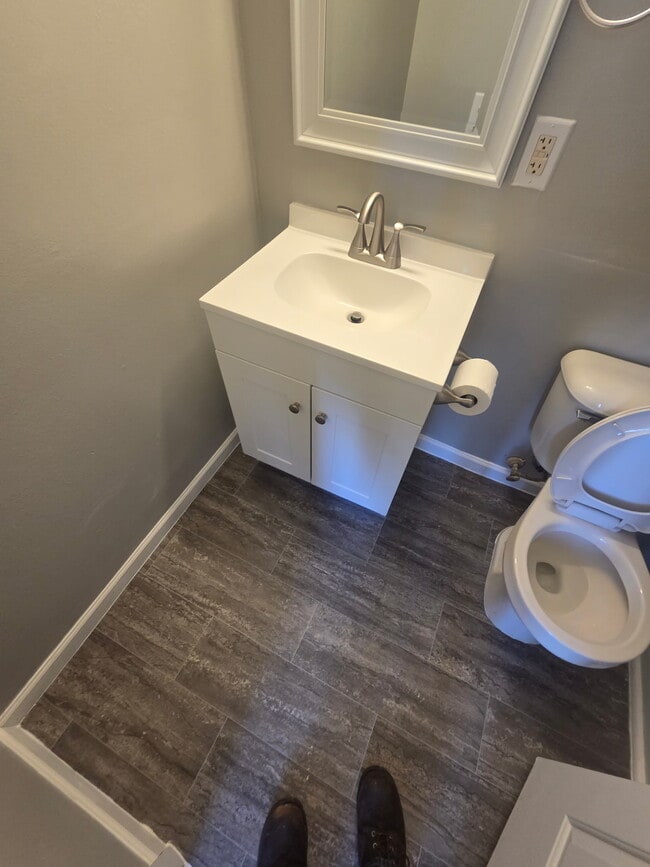 Building Photo - 1040 Bowerman Dr.