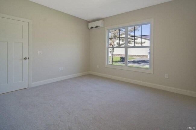 Building Photo - 129 Oakcrest Rd