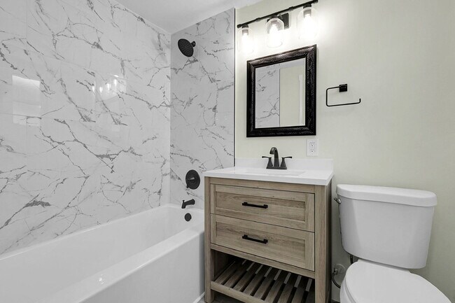 Building Photo - $2,295 - 2 Bed, 1 Bath Newly Renovated Hom...