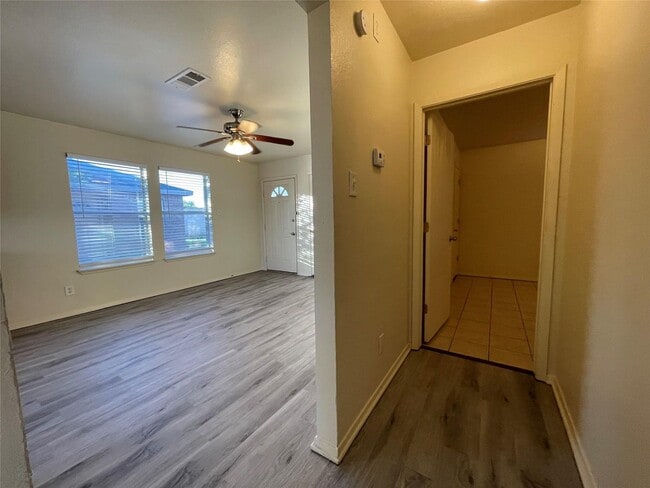 Building Photo - Cozy 2 Bedroom and 2 bathroom duplex for rent in Saginaw!