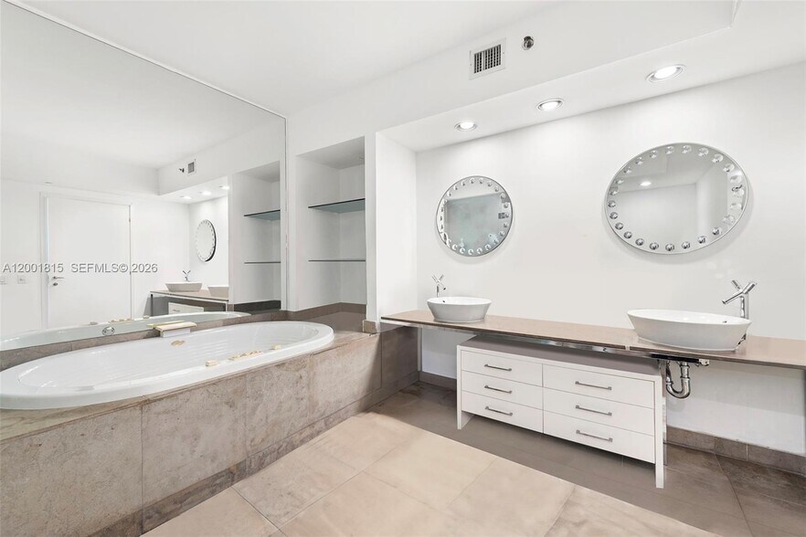 Building Photo - 450 Alton Rd