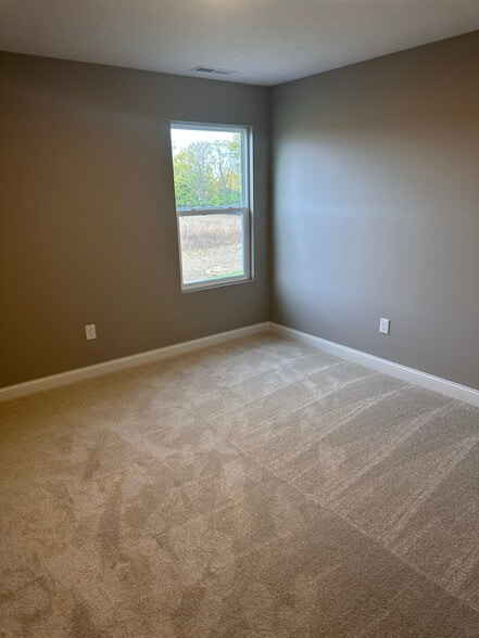 Building Photo - 2027 Aerotrain Ct N