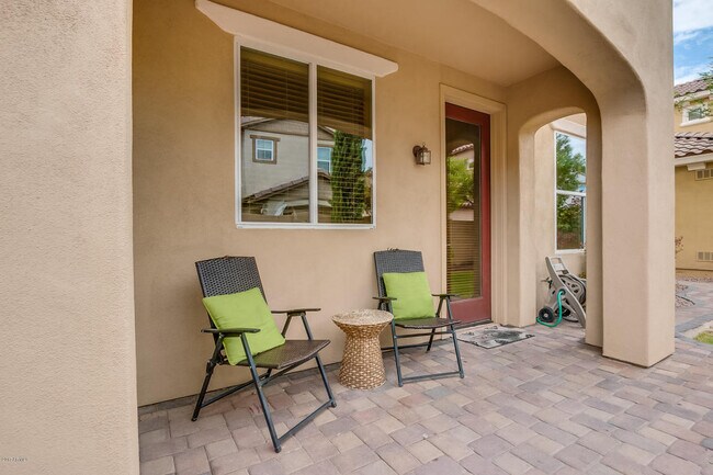 Building Photo - GREAT LOCATION!  Fabulous move-in ready 5 bed /3 bath home in south Tempe