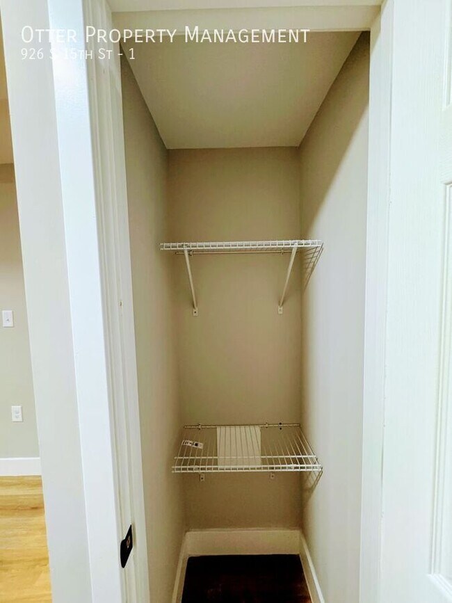 Building Photo - 926 S 15th St