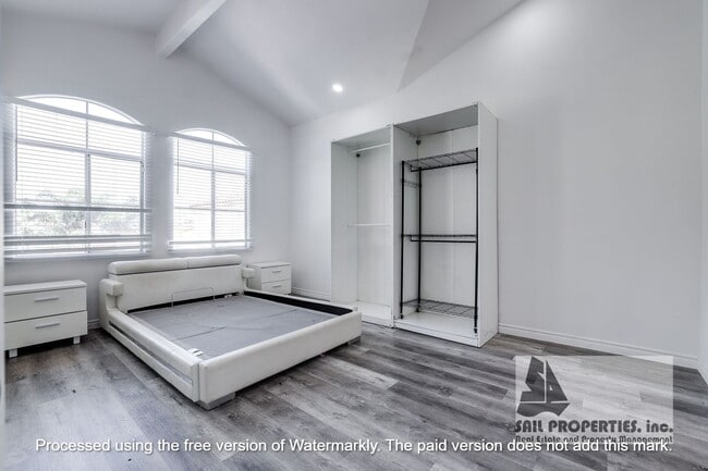 Building Photo - Stylish 3-Bedroom Condo in Gated Torrance ...