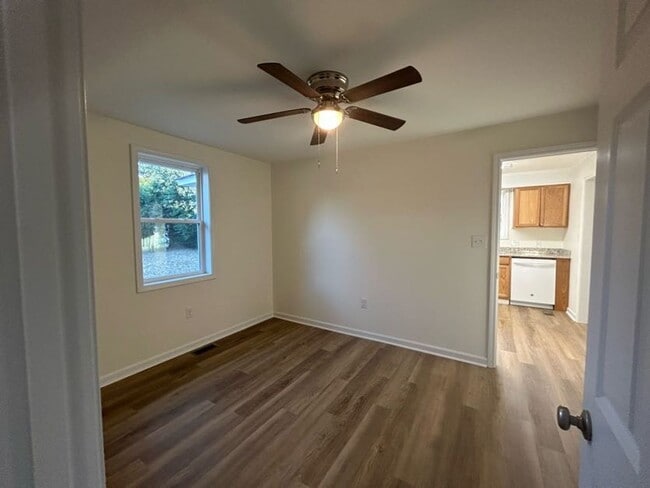 Building Photo - 1914 W Oakland-FULLY RENOVATED- 3 BEDROOM, 1 BATHROOM
