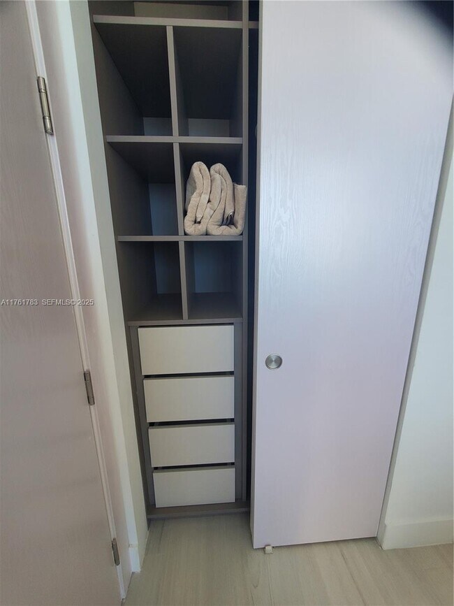 Building Photo - 17550 Collins Ave