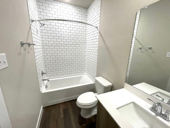 Building Photo - 1127 Eloise Dr