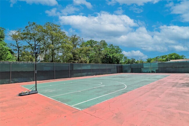 Building Photo - 7825 Fairview Dr