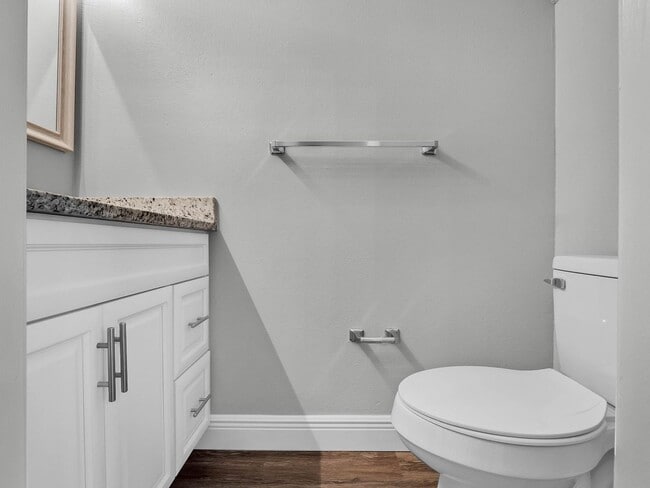 Building Photo - Newly Renovated 2/2.5 Townhome in Winter S...
