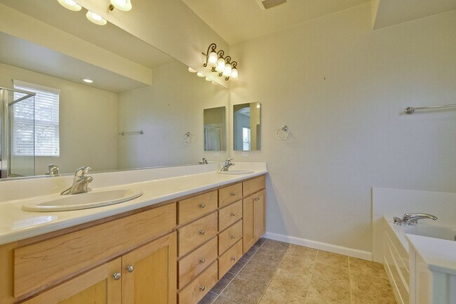 Building Photo - Wow! What a Great Home! Available Now!