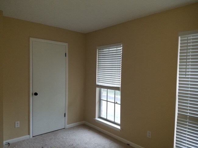 Building Photo - 2 BRM CONDO