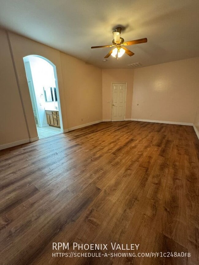 Building Photo - 2305 W Carter Rd