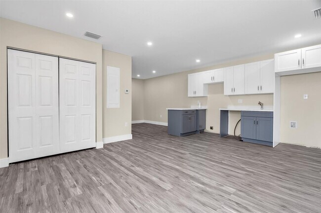 Building Photo - 2451 NW 21st St