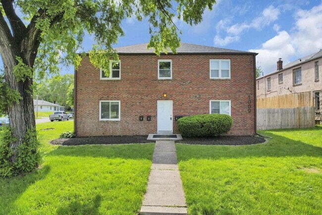 Building Photo - 1009 Lilley Ave