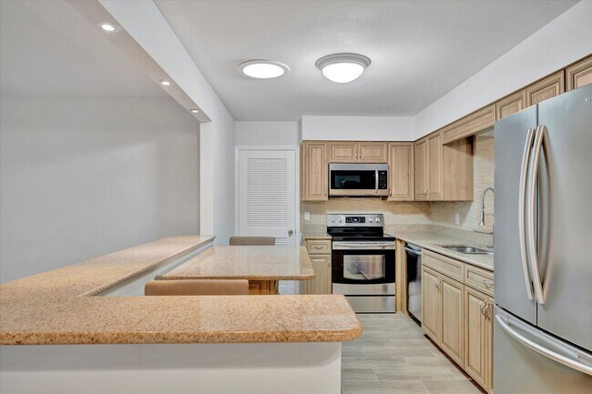 Building Photo - Beautiful 3-Bed / 2 Bath Pool Home in Sara...
