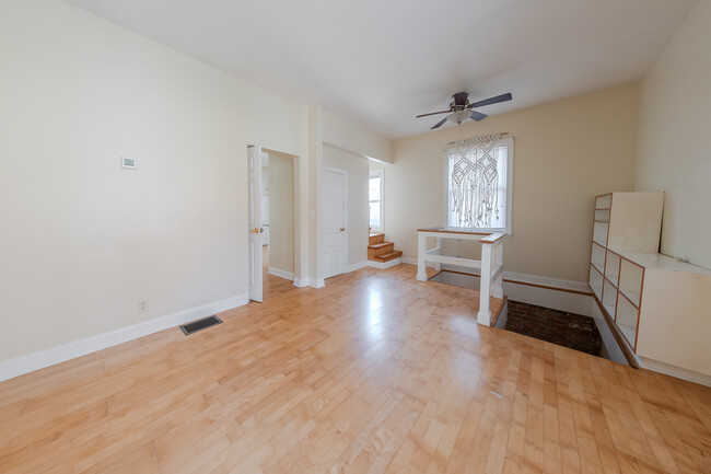Building Photo - 1648 W Cullerton St