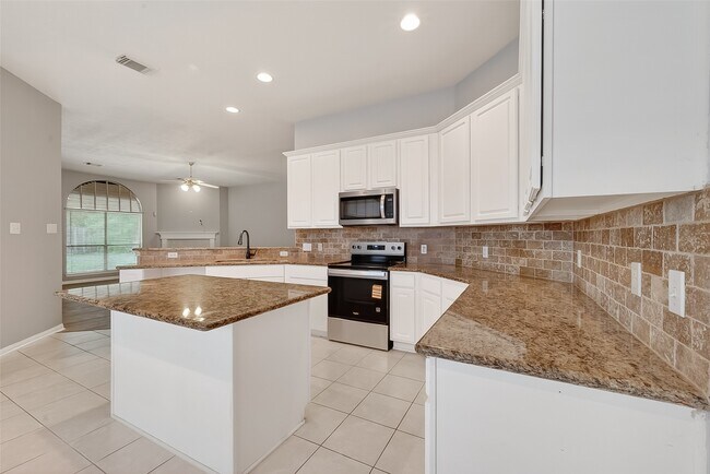 Building Photo - 23719 River Pl Dr