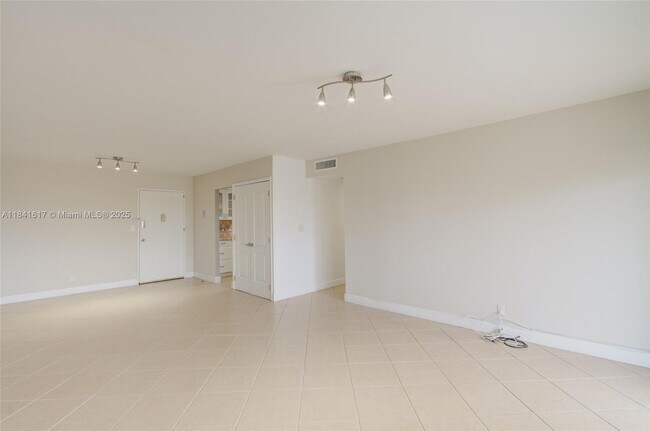 Building Photo - 401 Golden Isles Dr
