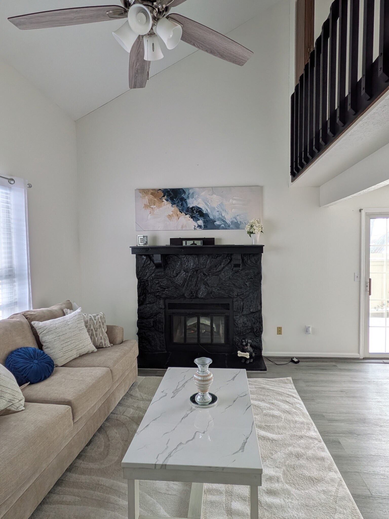 Building Photo - 2059 Foxknoll Dr