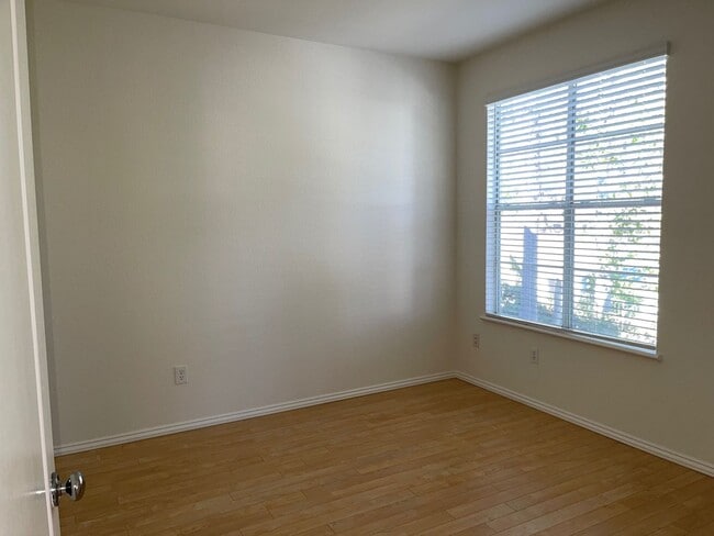 Building Photo - 3601 Bernwood Pl