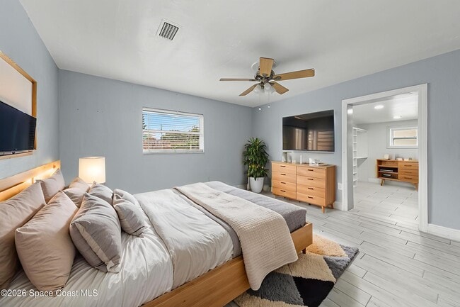 Building Photo - 719 6th St