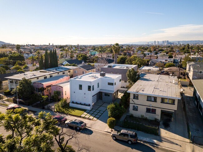 Building Photo - Longwood