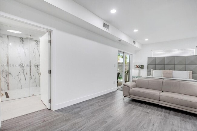 Building Photo - 3675 SW 26th St