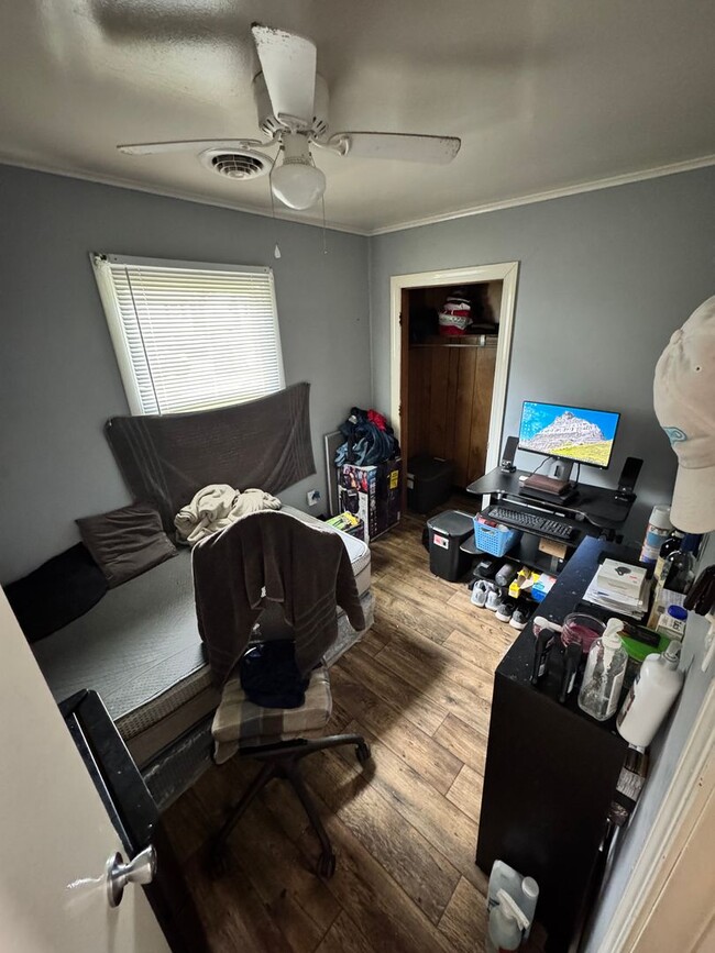 Building Photo - Cozy 3 bed 1 bath w Central HVAC
