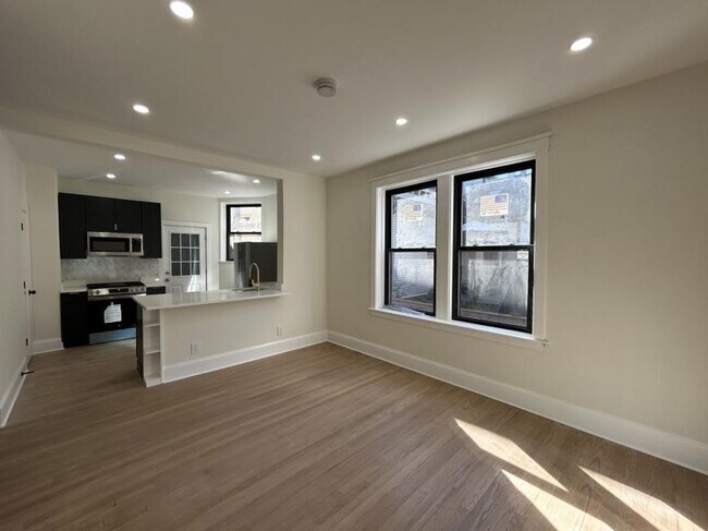 Building Photo - 4 bedroom in Chicago IL 60625