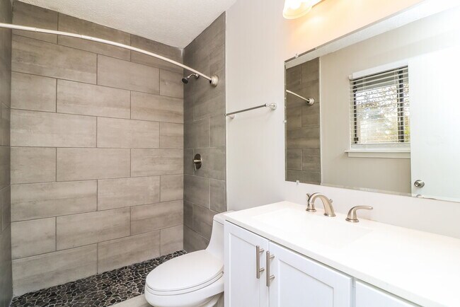 Building Photo - 427 Ridgetop Dr NW